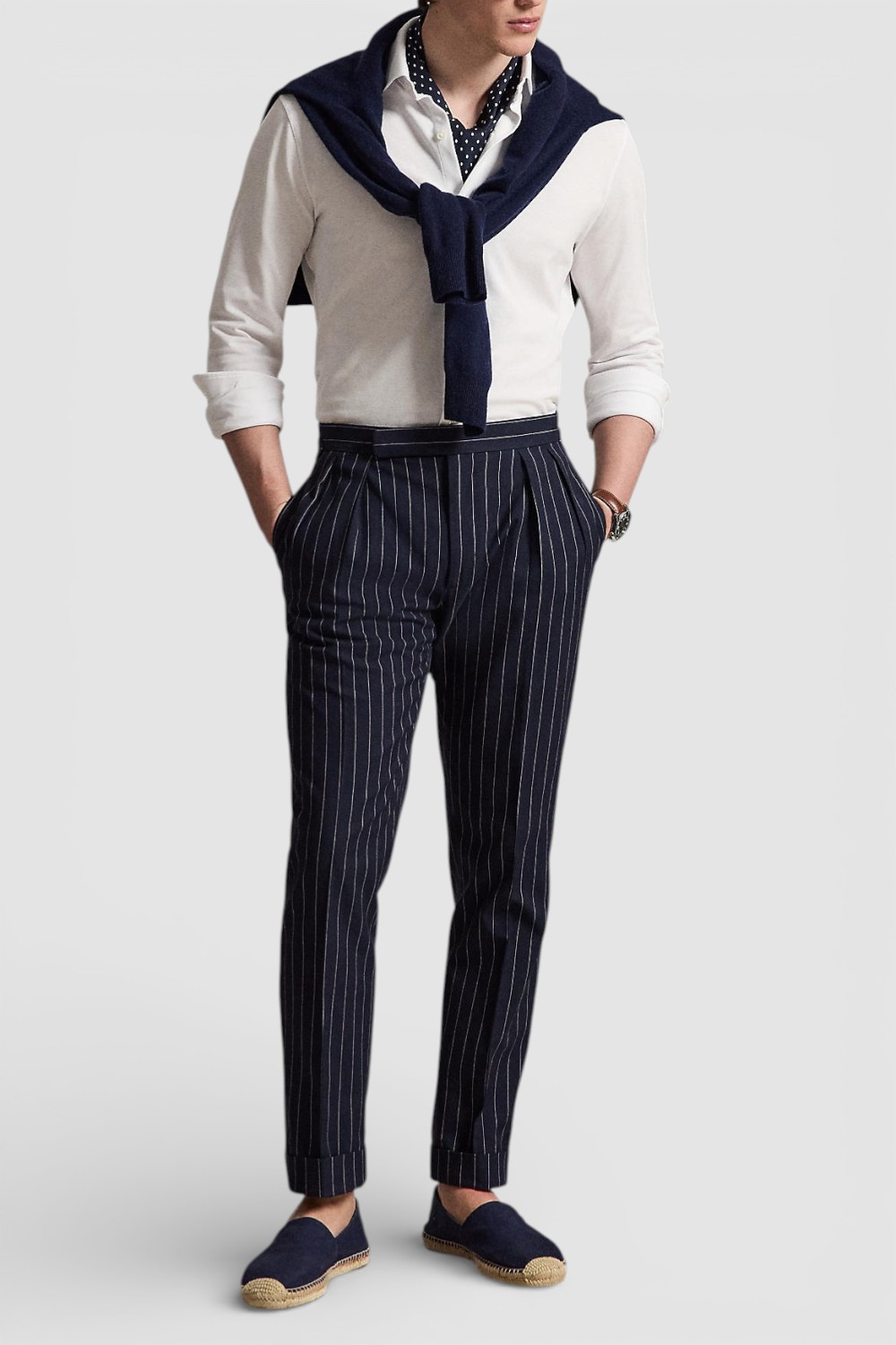 תמונת כל הלוק של חולצה מכופתרת